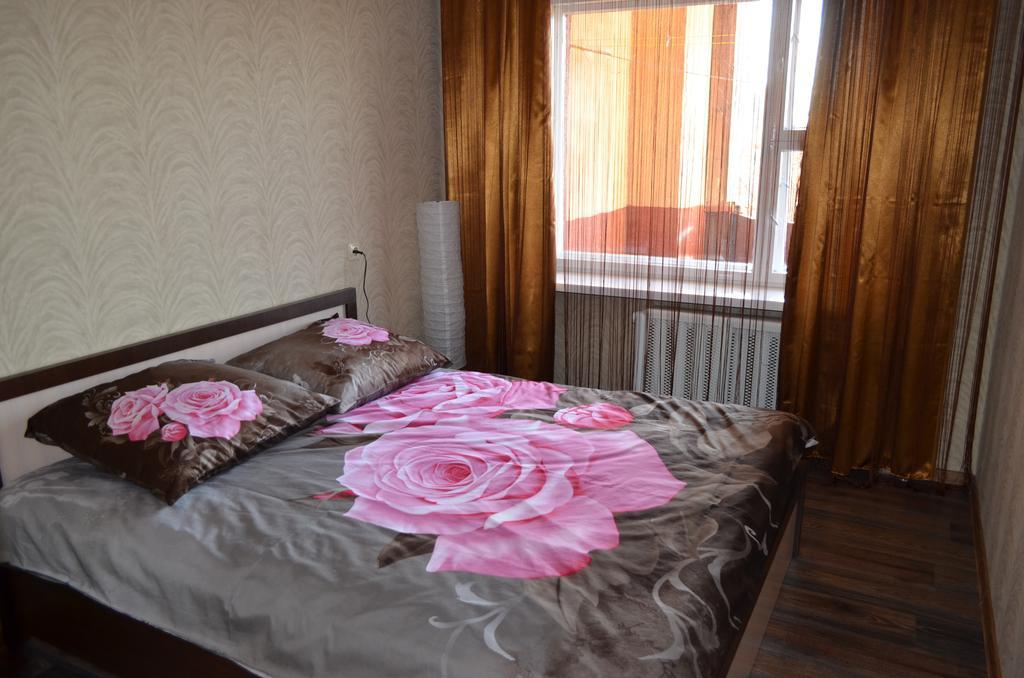Apartment At Zhukova Street Baranavichy Esterno foto