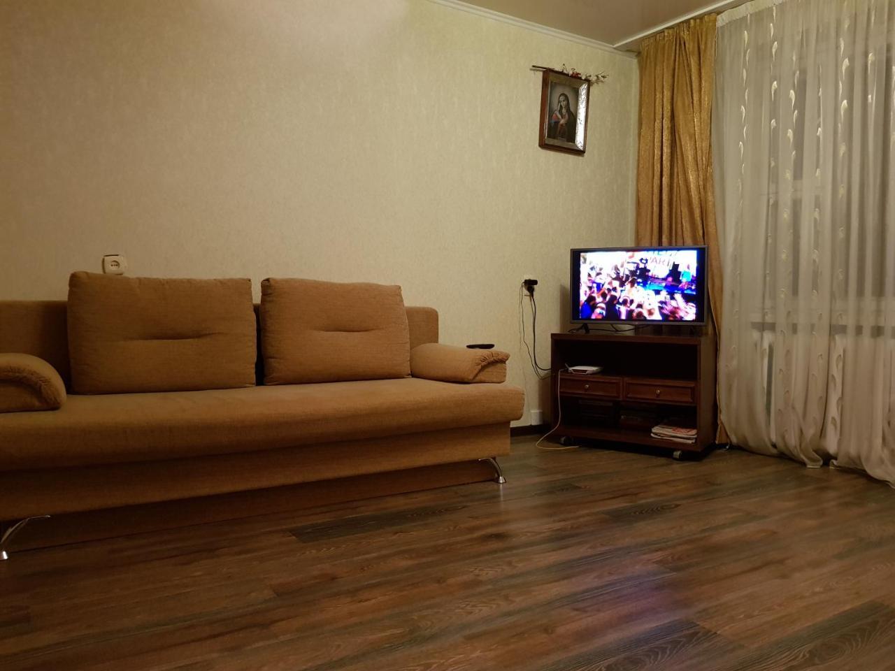 Apartment At Zhukova Street Baranavichy Esterno foto